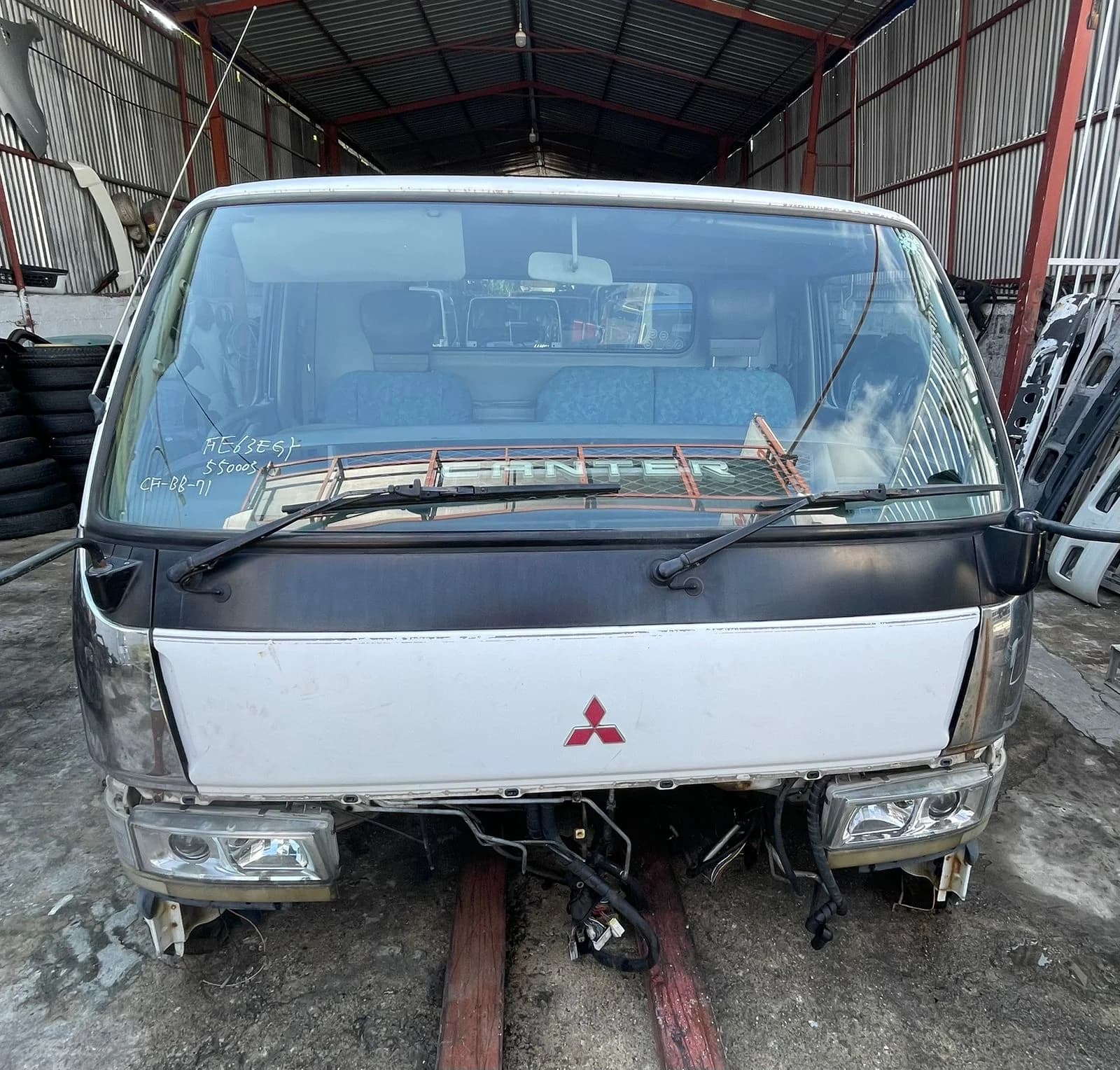 Mitsubishi Canter 24V Wide Face Headlight Assembly